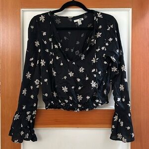 Adorable cropped blouse with bell sleeves